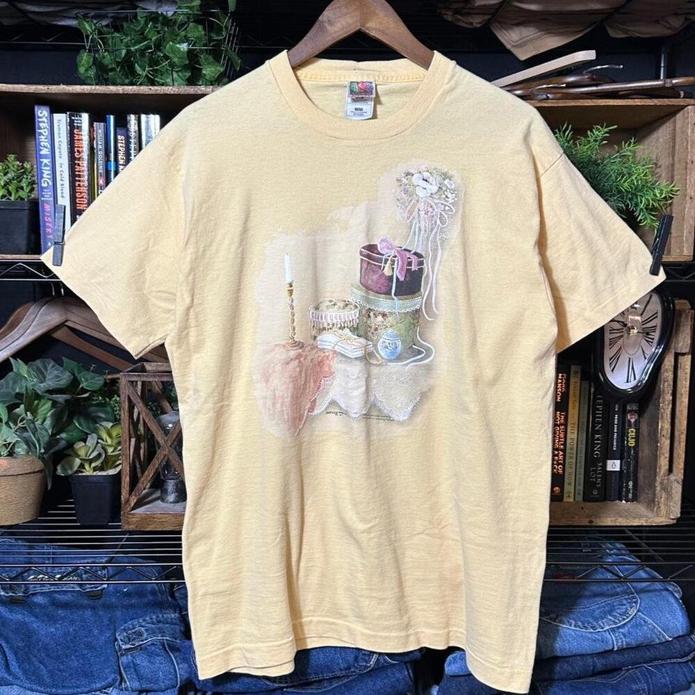 Vintage 90s Single Stitch Painting Art Tee Yellow Grandma Style Shirt Mens Large